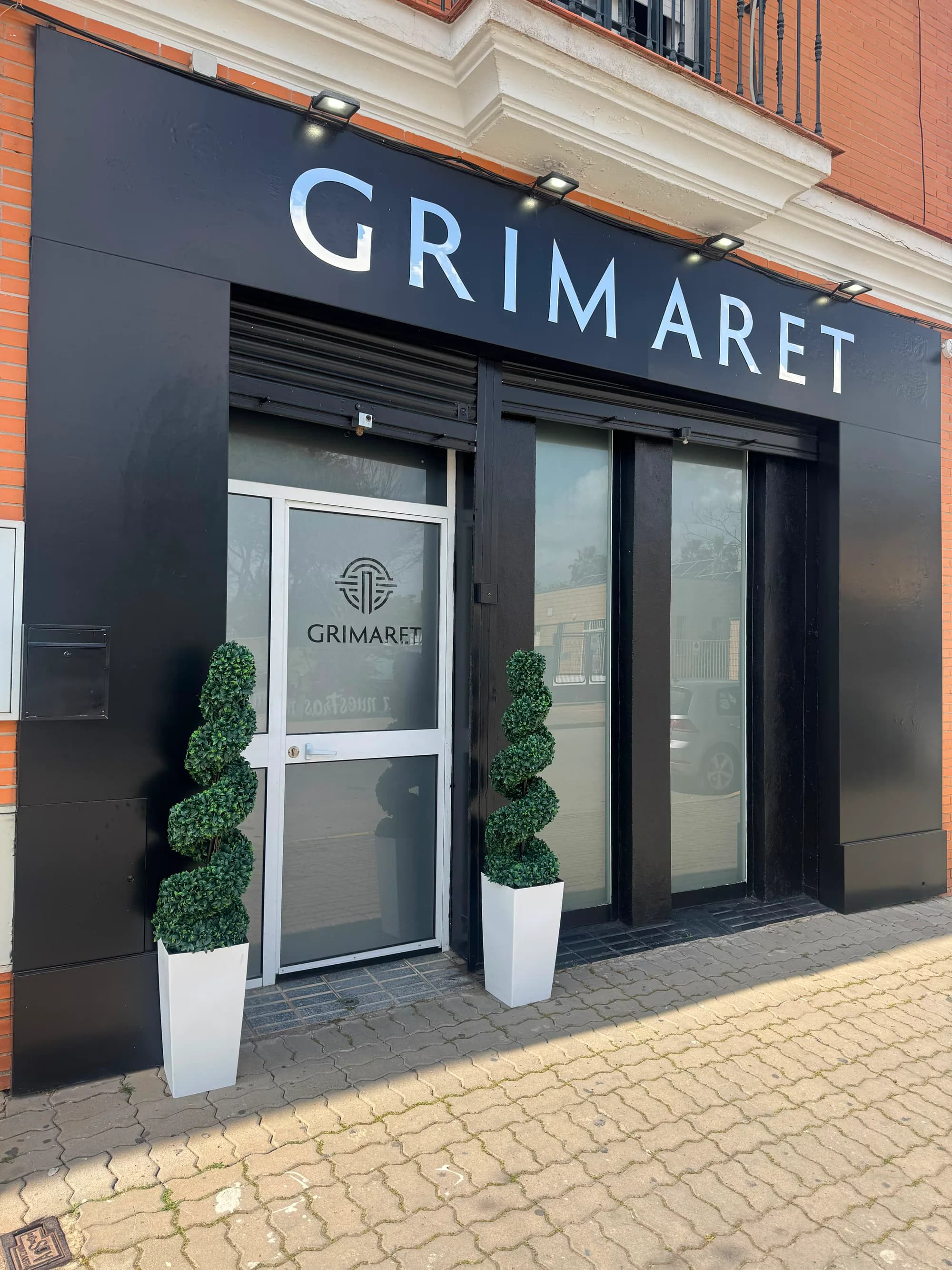 Fachada exterior de la clínica GRIMARET en Sevilla